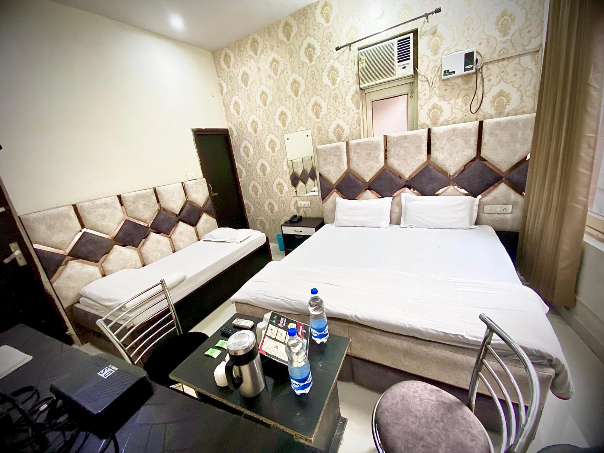 Swaran Hotel Amritsar Extérieur photo