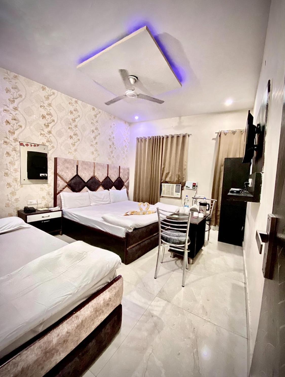 Swaran Hotel Amritsar Extérieur photo
