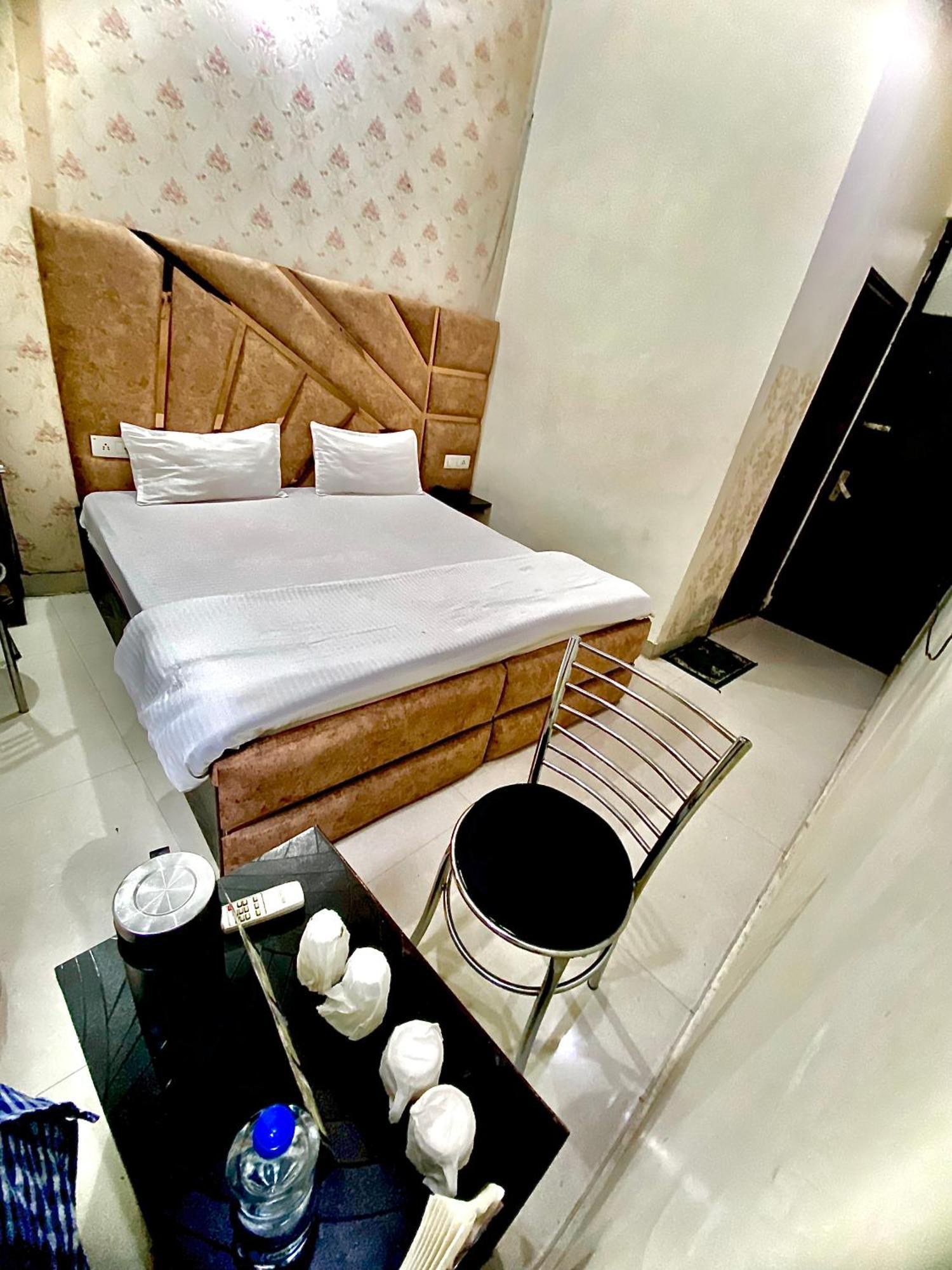 Swaran Hotel Amritsar Extérieur photo