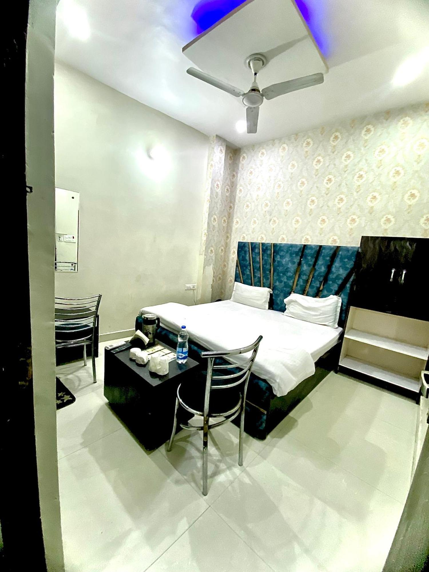 Swaran Hotel Amritsar Extérieur photo